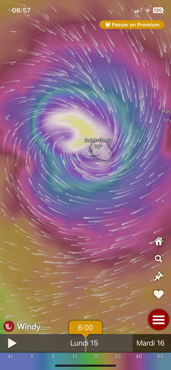 loiclecomte's tweet photo. Le cyclone #Belal semble se renforcer. Des rafales à plus de 100 noeuds (185 km/h) arrivent sur La Réunion 😳 https://t.co/XCgv9BSoA5