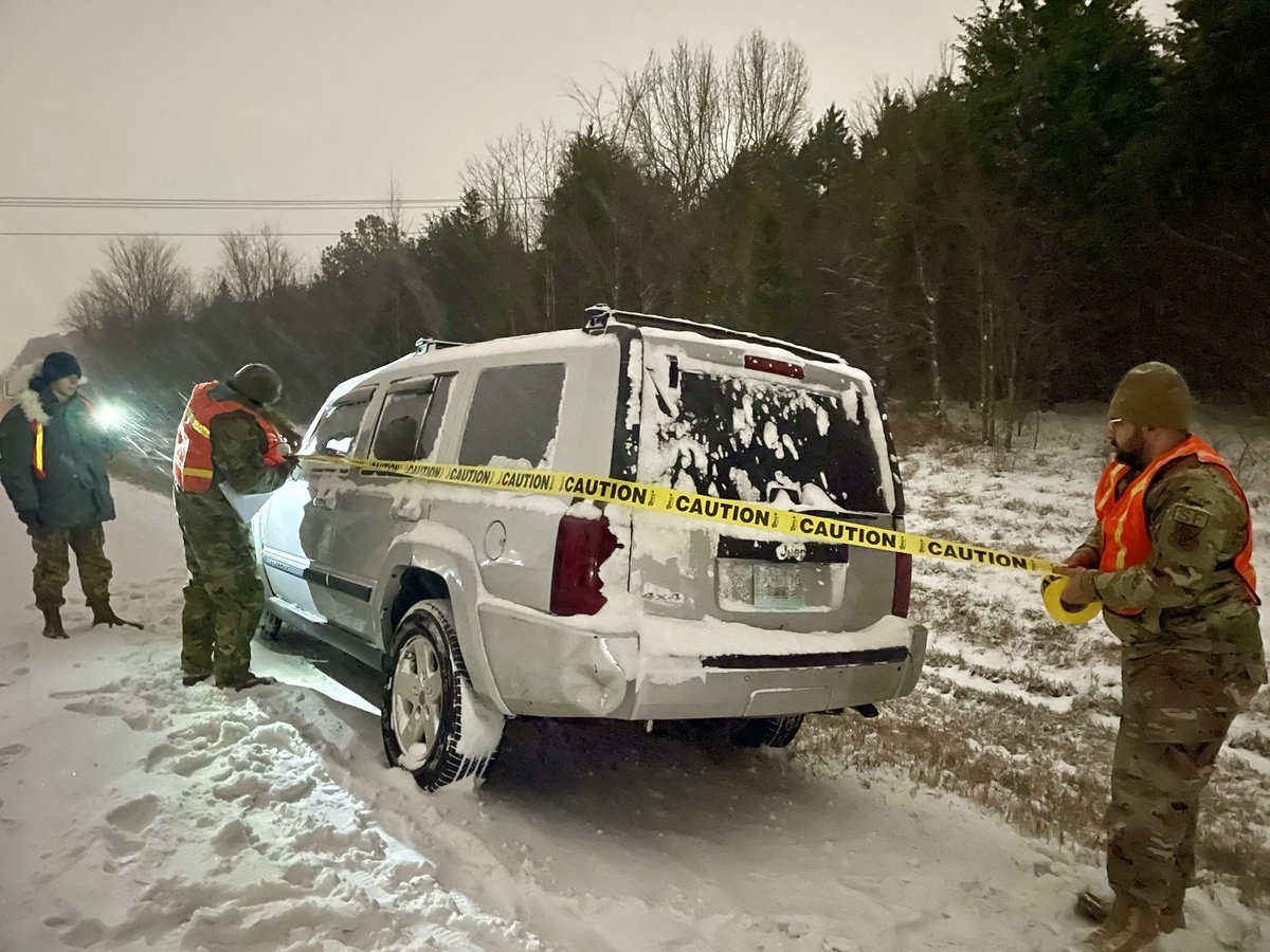 arkansasguard's tweet photo. Soldiers and Airmen of the Arkansas National Guard are always ready to answer the call of duty! During this winter weather storm, we continue to augment the Arkansas State Police efforts to keep our roadways and motorists safe.
#AlwaysReadyAlwaysThere
#ArkansasFirst https://t.co/9qYYRxd45P