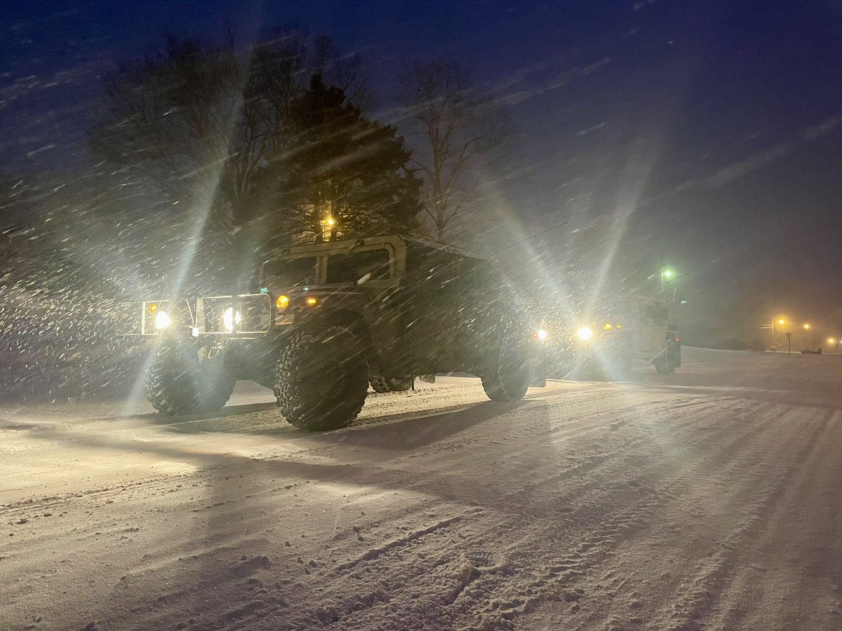 arkansasguard's tweet photo. Soldiers and Airmen of the Arkansas National Guard are always ready to answer the call of duty! During this winter weather storm, we continue to augment the Arkansas State Police efforts to keep our roadways and motorists safe.
#AlwaysReadyAlwaysThere
#ArkansasFirst https://t.co/9qYYRxd45P