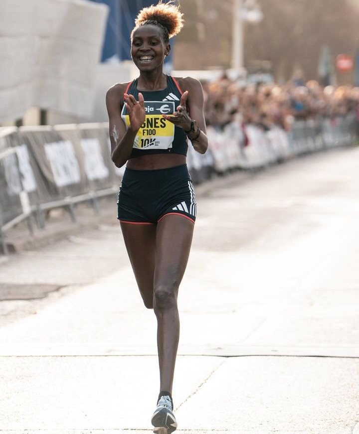 sholard_mancity's tweet photo. If you are kenyan u won't pass without liking this tweet ❤️💕

Congratulating Agnes ngetich🇰🇪

For running 10 k in 28.46mins 💕

Trm drive https://t.co/hDfb9tlS7x