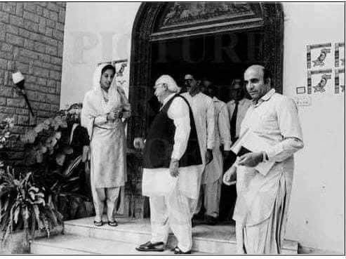 ہماراخون بھی شامل ہےتزئین گلستان میں,,

ہمیں بھی یادرکھناجب چمن میں بہارآۓ,,

#ShaheedFazilRahoo