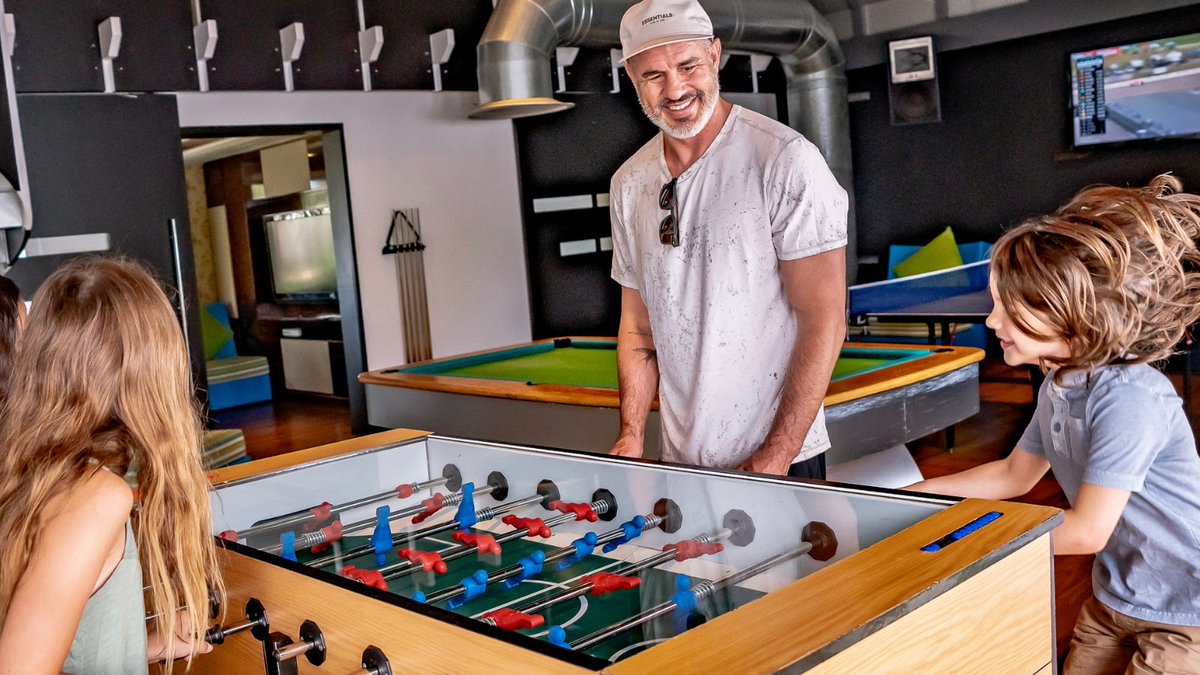 FSMauritius's tweet image. Discover a haven of fun at the Hobbit Village Kids' Club.
A variety of local crafts and educational activities engage your little ones, while there's something for the teens and adults too! 
#fstakeyourtime #fsmauritius

📸  @WorldStompers