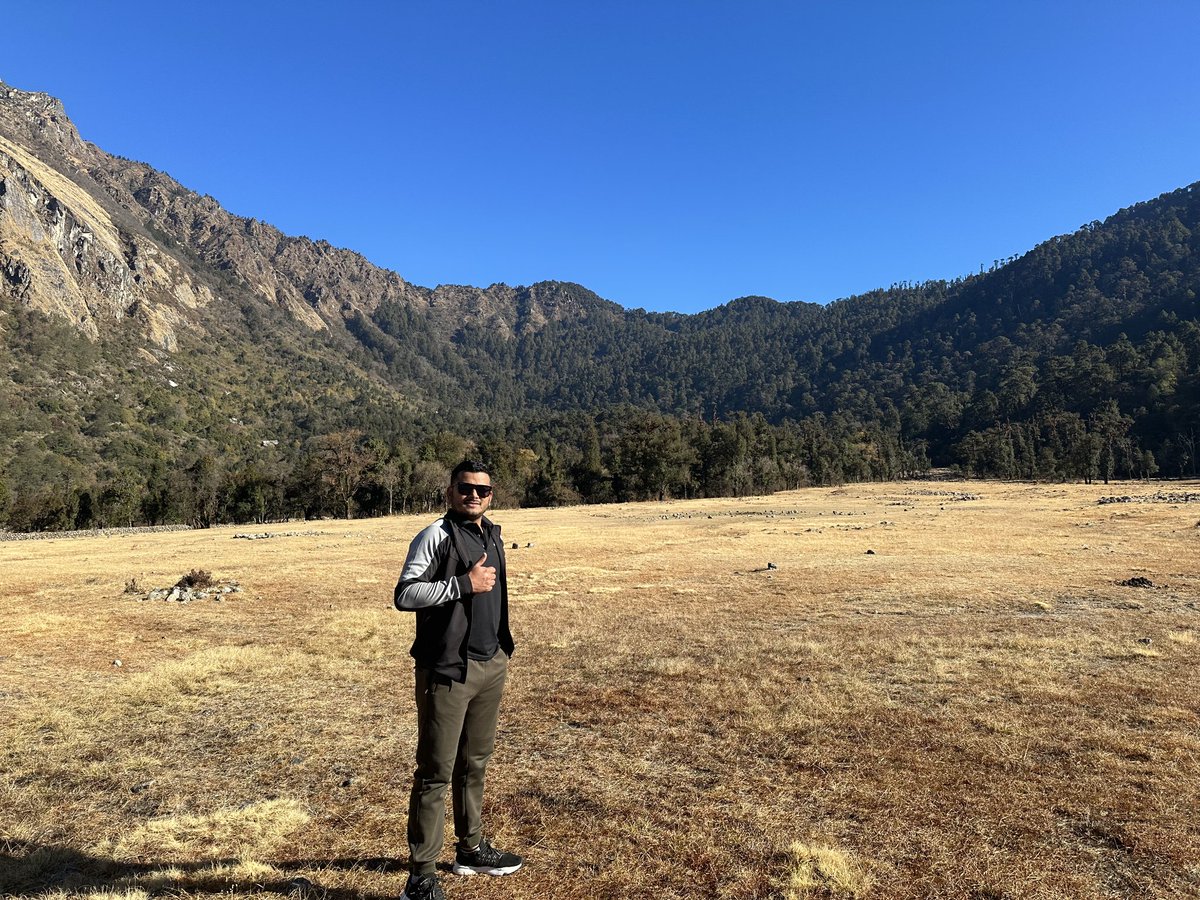 rames192's tweet photo. The beauty of Ramaroshan is simply breathtaking. A wonderful destination of Sudurpaschim to visit and feel alive in the nature. #Achham #Nepal🇳🇵 https://t.co/mLRR6Ijzhm