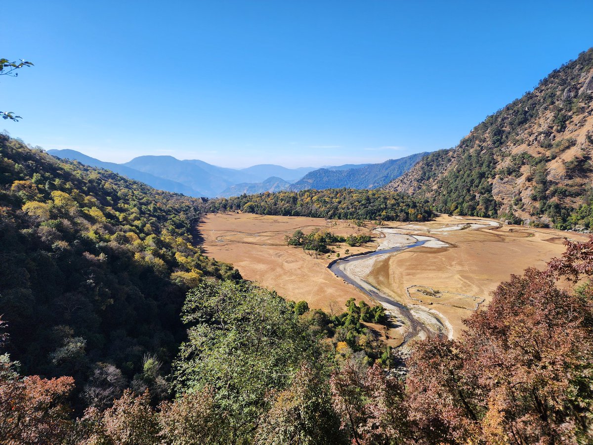 rames192's tweet photo. The beauty of Ramaroshan is simply breathtaking. A wonderful destination of Sudurpaschim to visit and feel alive in the nature. #Achham #Nepal🇳🇵 https://t.co/mLRR6Ijzhm
