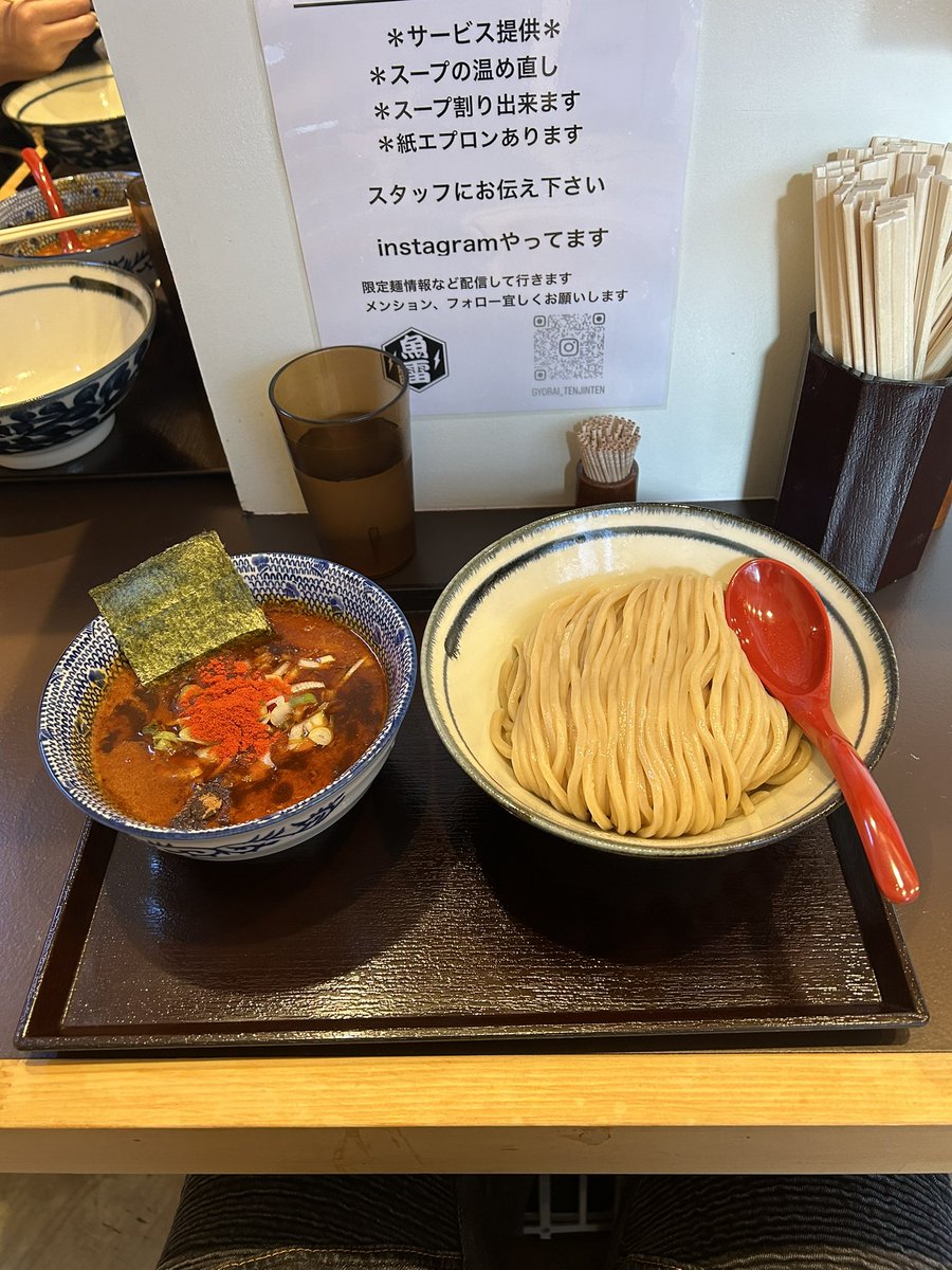 QpmnUoQiiq8q7cJ's tweet photo. 熊本で有名なつけ麺魚雷さんが福岡に来てくれました。熊本まで食べに行く予定でしたが来てくれてよかったです😊。
辛さの中に旨さ有りで箸が止まりません！
300gでは物足りなかったので次は400gいきます😤

#つけ麺魚雷天神店 https://t.co/uiaVYW2W58