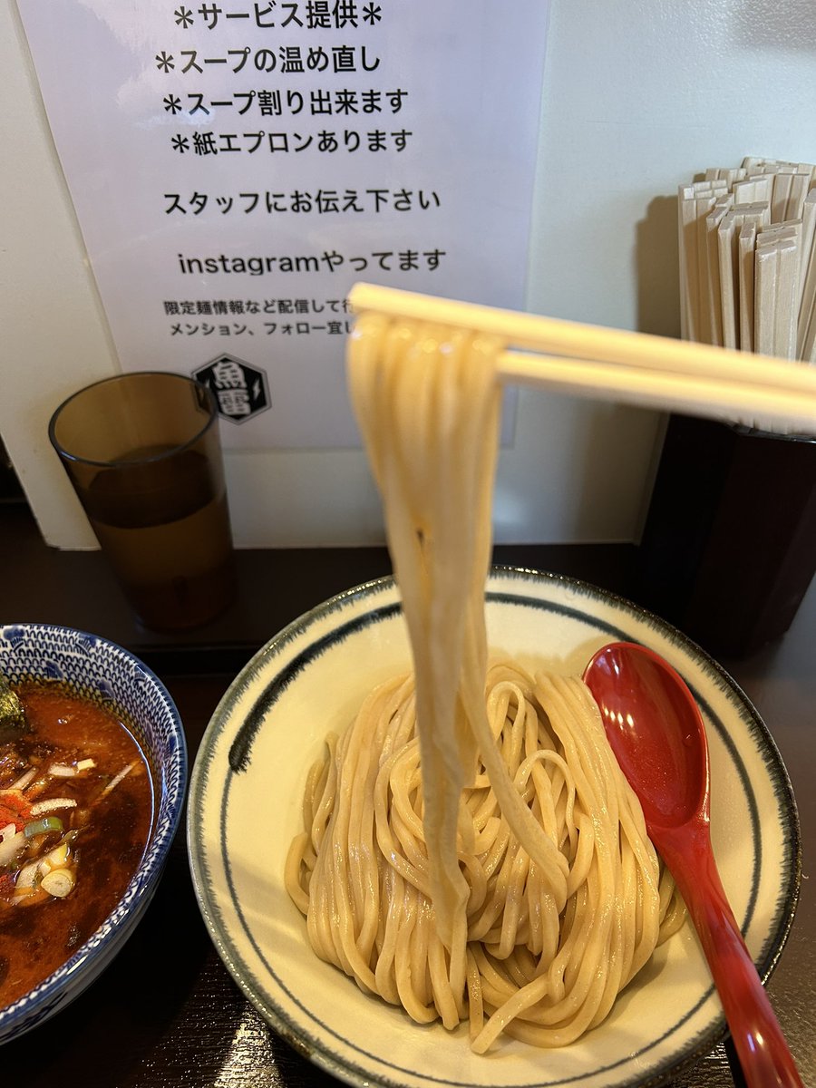 QpmnUoQiiq8q7cJ's tweet photo. 熊本で有名なつけ麺魚雷さんが福岡に来てくれました。熊本まで食べに行く予定でしたが来てくれてよかったです😊。
辛さの中に旨さ有りで箸が止まりません！
300gでは物足りなかったので次は400gいきます😤

#つけ麺魚雷天神店 https://t.co/uiaVYW2W58