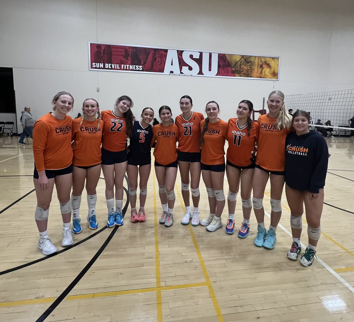 kamcrawf's tweet photo. These girls battled hard today and went 2-1 in the open division at the Fiesta MLK Classic!
So proud of my @Idaho_Crush team!
#18crushcrawford
#lovemyteam
🧡💙🏐💙🧡 https://t.co/JcHcAhttb1