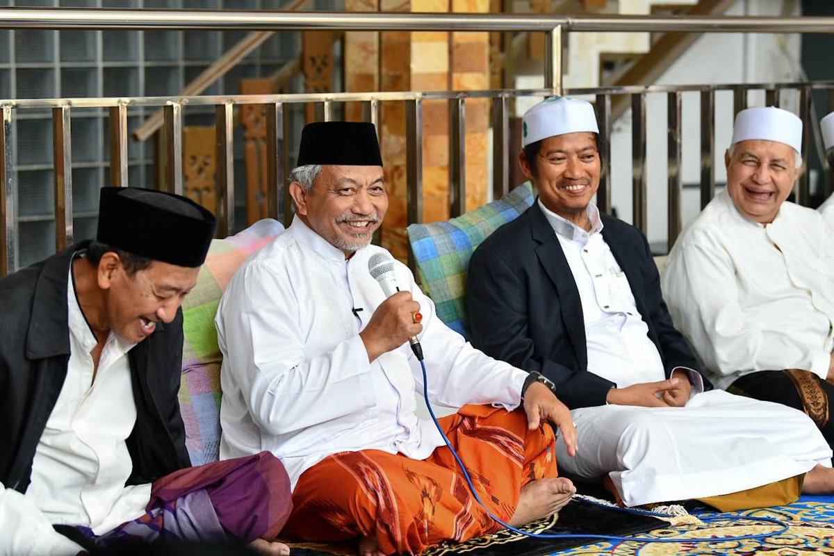 PKSejahtera's tweet photo. Syaikhu Kunjungi Ponpes Al Fatah Temboro Magetan, Gus Ubaid Harap PKS Jadi Matahari untuk Indonesia

“Saya menyambut gembira kedatangan temen-temen PKS. Kami ini sudah lama bekerjasama, bahkan sejak Partai Keadilan,” ujar Gus Ubaid menyambut.

https://t.co/RiOM9dpjpw https://t.co/Vh21kmkQ7v