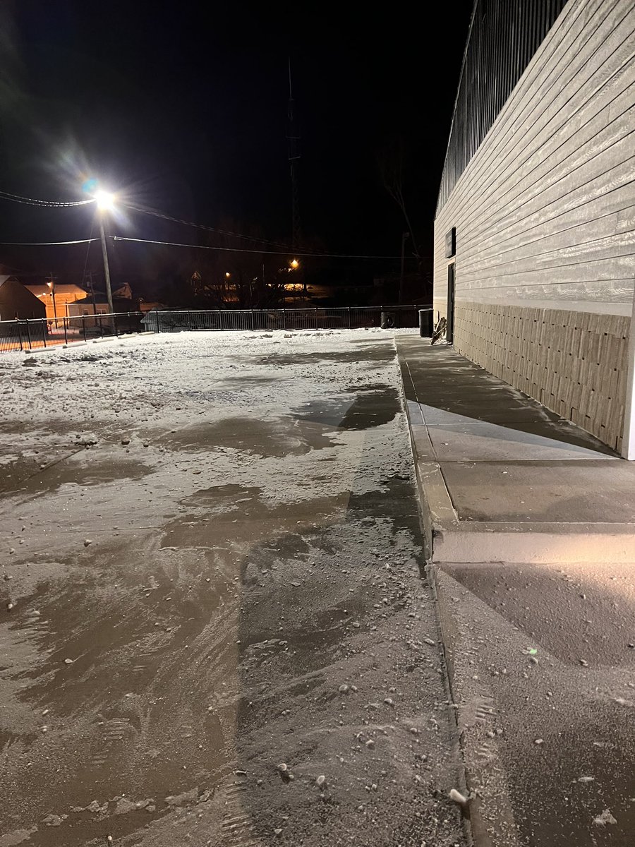 DCowan0720's tweet photo. @Kentuckyweather Just wrapped up cleaning up a parking lot in Union County. It was a cold and miserable time in 1degree weather https://t.co/mppqxY4ul7