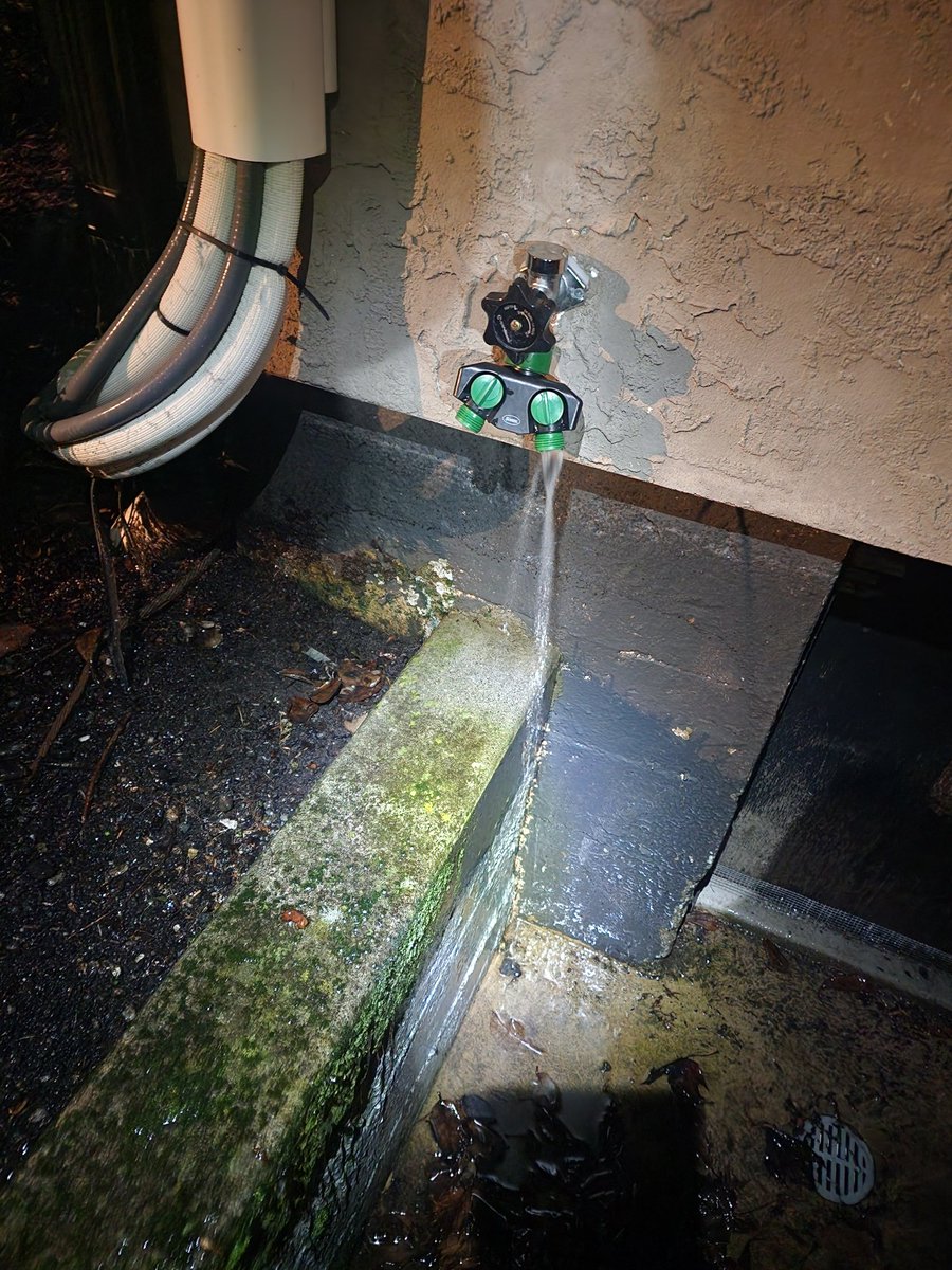 Oh hooray.. The frost resistant hose bib hath failed... 😬
#PolarVortex #homeownerlife #yyj