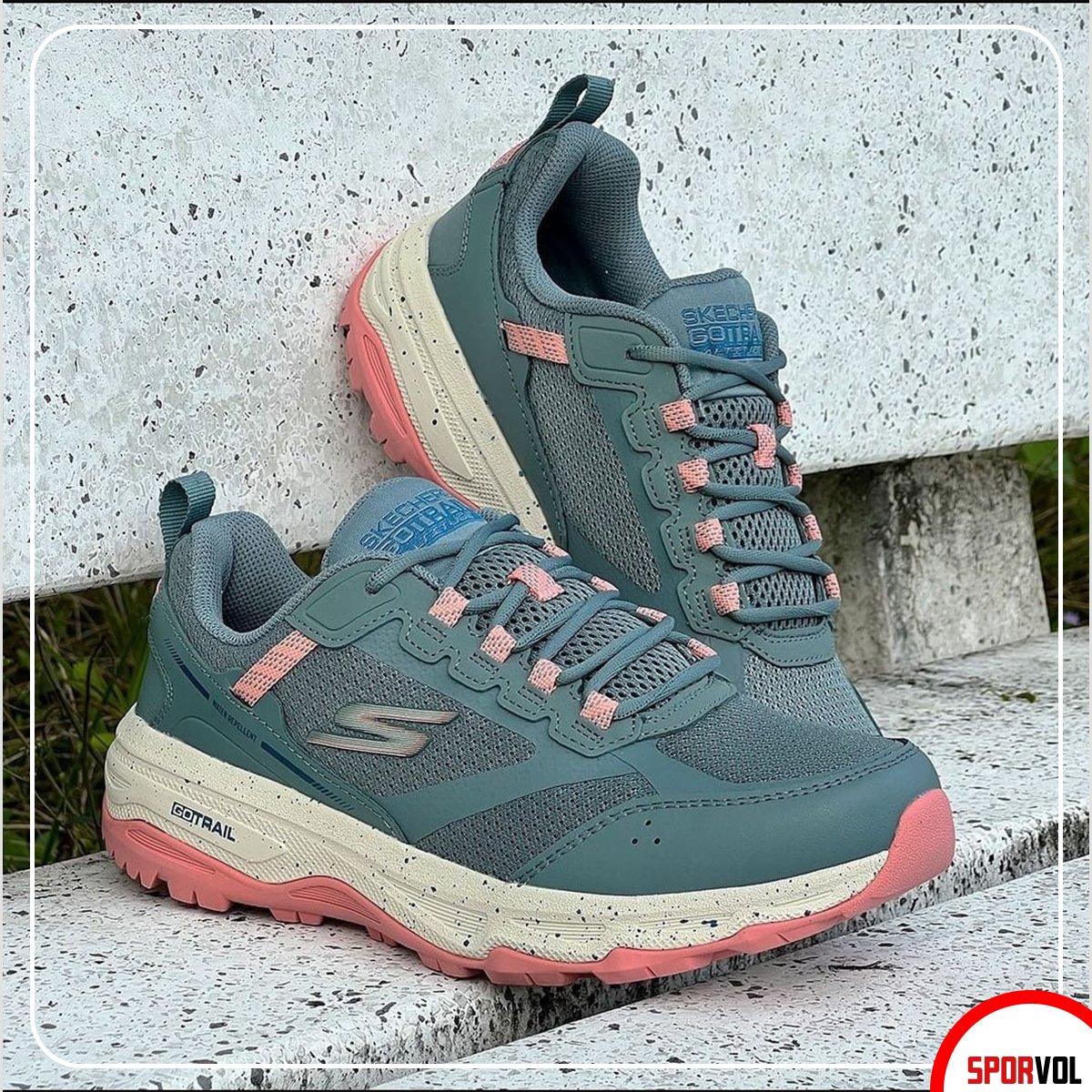 SporVol's tweet photo. Yola çık, doğayla buluş! 🌲👟 Go Run Trail Skechers'ın gücüyle, her adım bir macera, her koşu bir özgürlük! 🏃‍♂️💨 Doğanın ritmiyle sen de uyum sağla, enerji dolu anlar yaşa. 🌳🌅 #GoRunTrail #Skechers #DoğaKoşusu #KoşuAyakkabısı https://t.co/KynRkVfygk