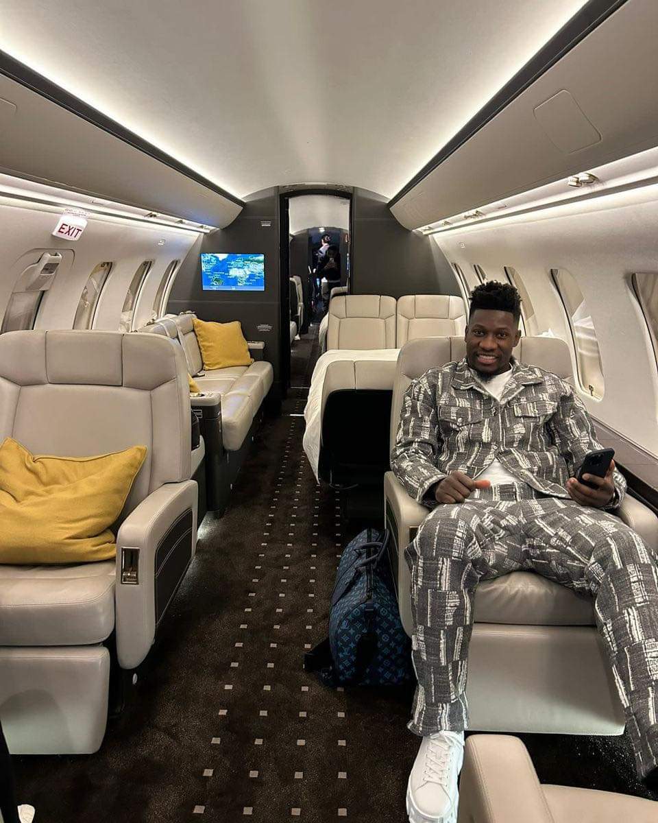 𝗖𝗔𝗠𝗘𝗥𝗢𝗢𝗡 𝗨𝗣𝗗𝗔𝗧𝗘

#AndreOnana chartered a private jet to take him to the #AFCON. He's expected to arrive this morning.

𝙎𝙝𝙤𝙪𝙡𝙙 𝙝𝙚 𝙛𝙚𝙖𝙩𝙪𝙧𝙚 𝙖𝙜𝙖𝙞𝙣𝙨𝙩 𝙂𝙪𝙞𝙣𝙚𝙖 𝙩𝙤𝙣𝙞𝙜𝙝𝙩???