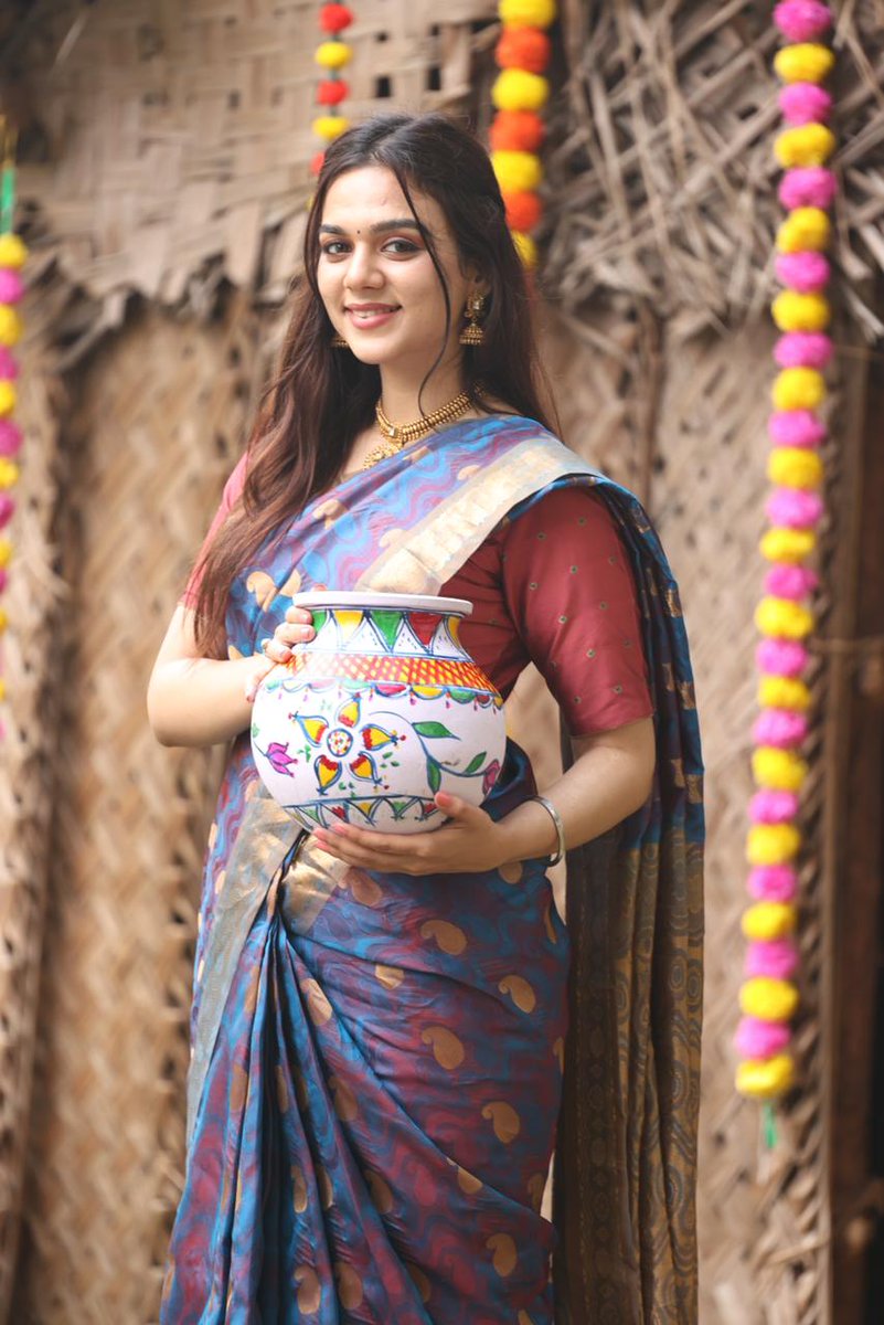 Stunning Actress #Bhavya of 'Joe' fame celebrating Pongal and reminiscing about her memories on celebrating this auspicious festival 🌾🍚 @bt_bhavya @Pro_Velu #பொங்கலோபொங்கல் #HappyPongal2024 #HappyMakarSankranti