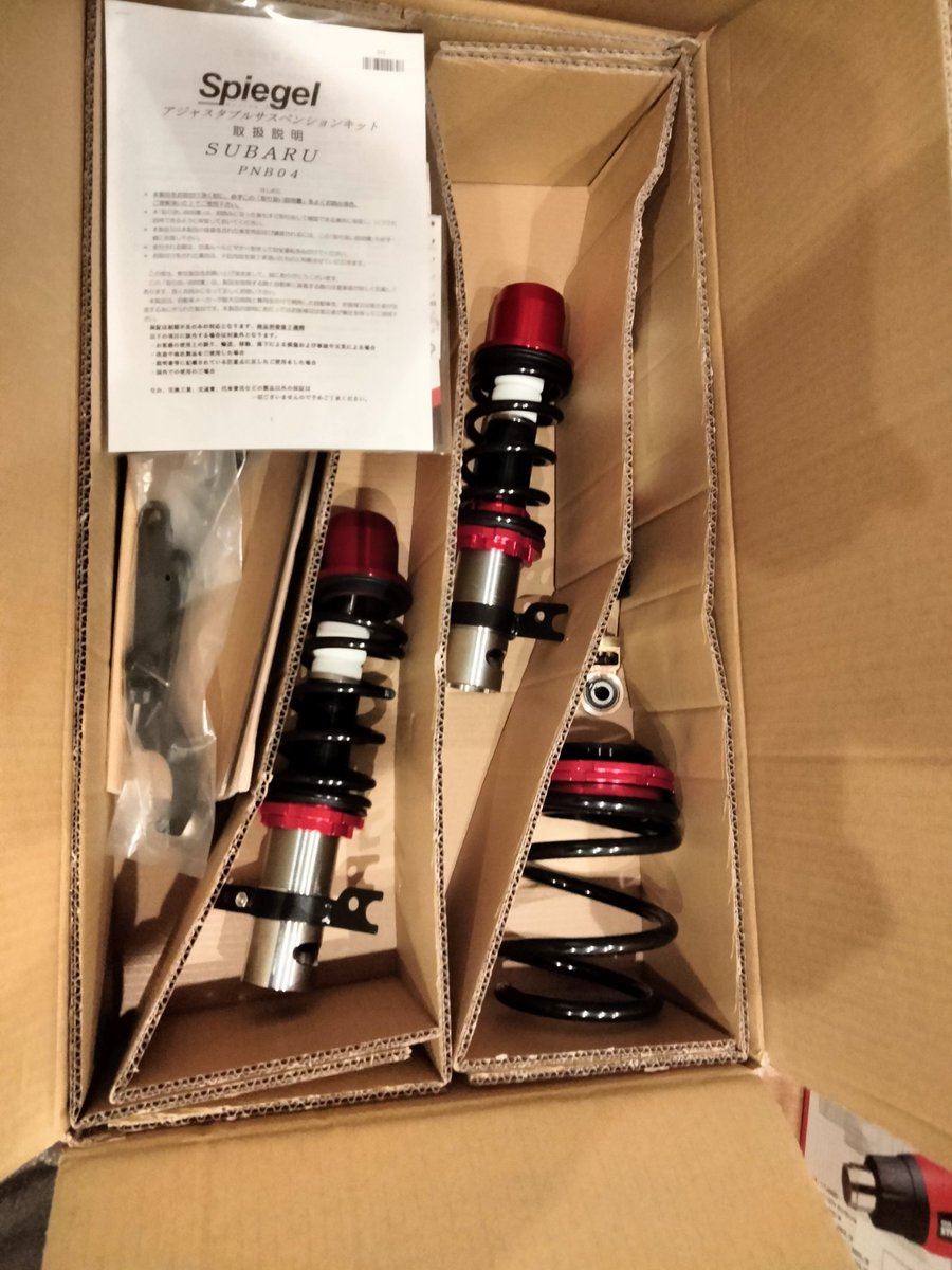 yuki5541's tweet photo. 二年前に乗用車売ってからマトモなクルマ作業をしたけどサスペンションとスプリング別体タイプを触るのは初めて交換したけどリアが跳ねる。

多分バンプラバーをノーマルのまま使ったのがあかんかった… https://t.co/Pnjp3w2T19