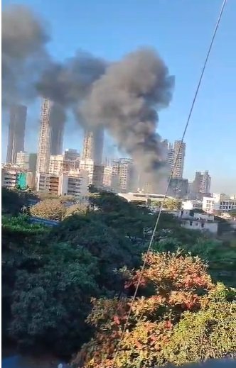 yuvnique's tweet image. Flash:

Latest visuals of a fire broke out at #BMCschool Kalachowki area of #Mumbai. 

The school was closed when the fire broke out. Five fire tenders reached the spot and started controlling fire. 

No injuries reported in this fire incident yet, the BMC said. 

#FireAccident