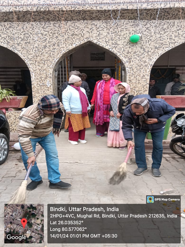 NPPBindki's tweet photo. स्वच्छ तीरथ अभियान 🧹📷#NPPBINDKI टीम द्वारा आज स्वच्छ तीरथ महोत्सव की शुरुवात की गयी जिसमे मा० अध्यक्ष जी (चेयरमैन) द्वारा आज श्री हनुमान मंदिर प्रांगण धर्मस्थल के आस-पास साफ-सफाई की गई।
#स्वच्छ_तीर्थ
#NagarVikasUP
#DMFatehpur https://t.co/eD4N5aBu7Y