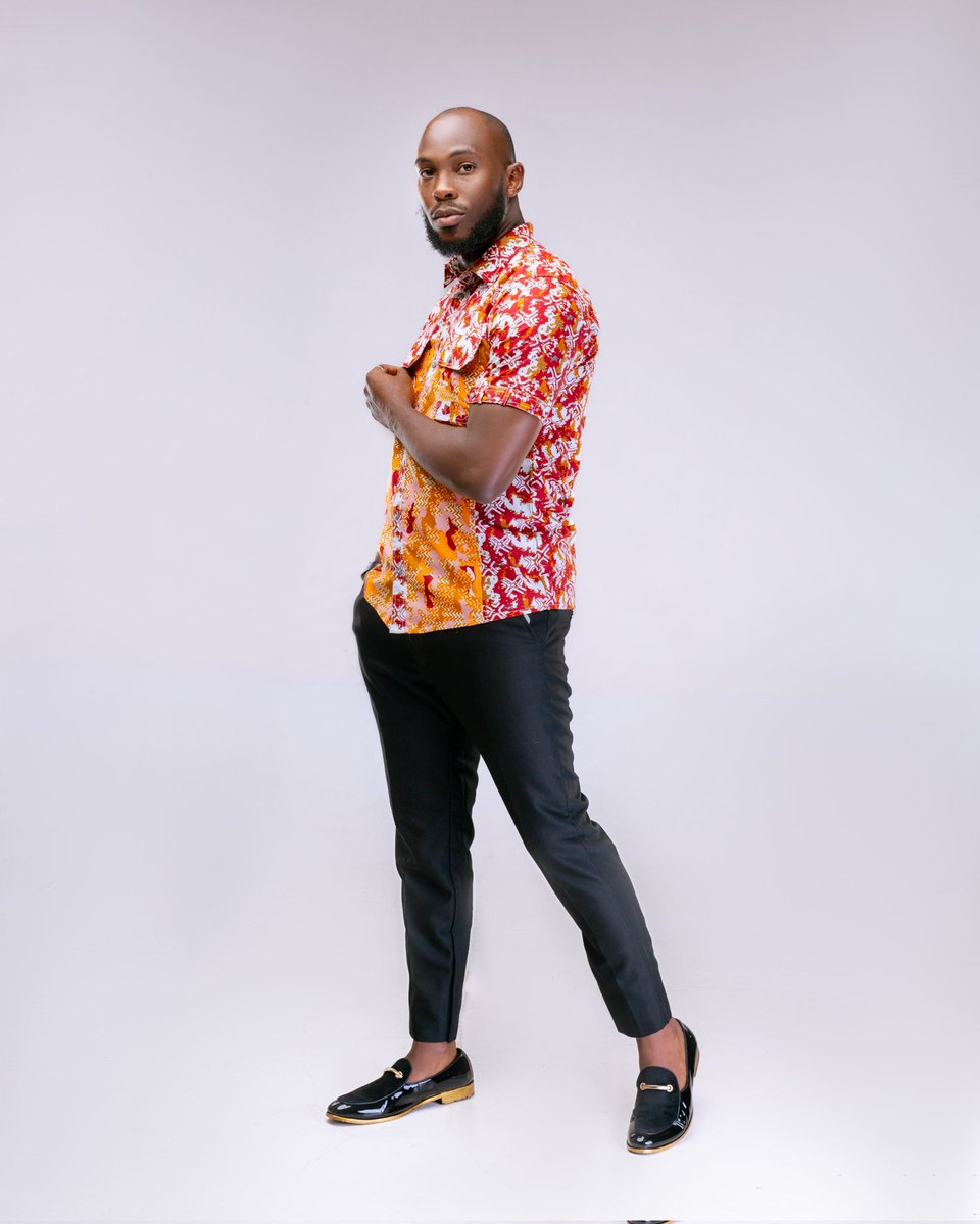 authenticfabric's tweet image. Never underestimate the power of a perfectly tailored shirt - #readilyavailable at our store &amp;amp; We can deliver it 
•
•
•
#woodin #woodinfashion #woodinuganda #authenticafricanfabric #africanprintlover #kitengefashion #UgandaCup2023 #africanprintshirts #bbtvi #NewWeek