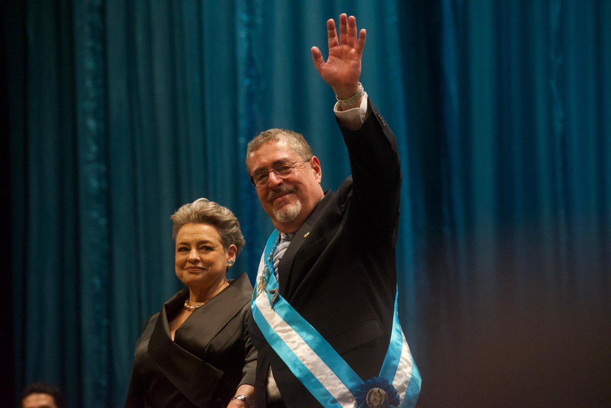 G3ber's tweet photo. 🇬🇹 #TomaDePosesión | BINOMIO PRESIDENCIAL 
Bernardo Arévalo, Presidente; Karin Herrera, Vicepresidenta, de la República de Guatemala, periodo 2024-2028 🇬🇹 https://t.co/uMSEIZvRmJ