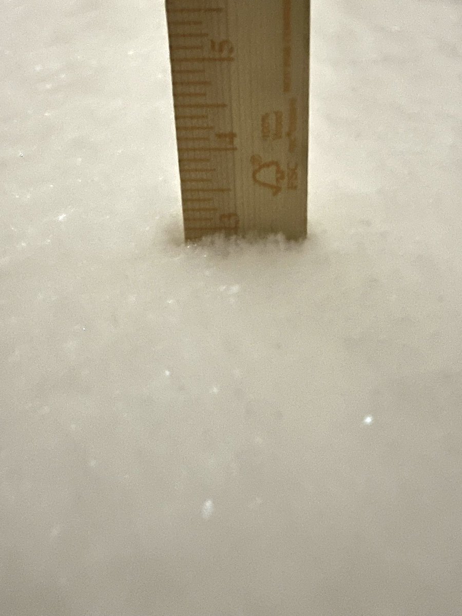 LittleKittyCat's tweet photo. @NashSevereWx #tspotter Inglewood! Measured on a table, almost 3” at 1am https://t.co/w5jHDwPEQV