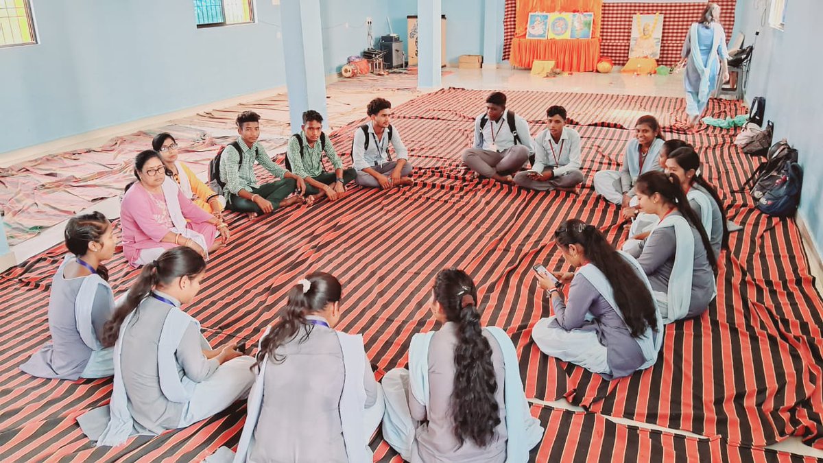 cdd_abvp's tweet photo. ସ୍ବାମୀ ବିବେକାନନ୍ଦଙ୍କ ବିଚାର ଓ ଆଧୁନିକ ଭାରତର ପରିକଳ୍ପନା ବିଷୟକୁ ନେଇ ନର୍ଲା ନଗର ରେ #CDD ଅନୁଷ୍ଠିତ ହୋଇଯାଇଛି।
#ABVPCDD
#ABVPOdisha https://t.co/MJgSt60QKM