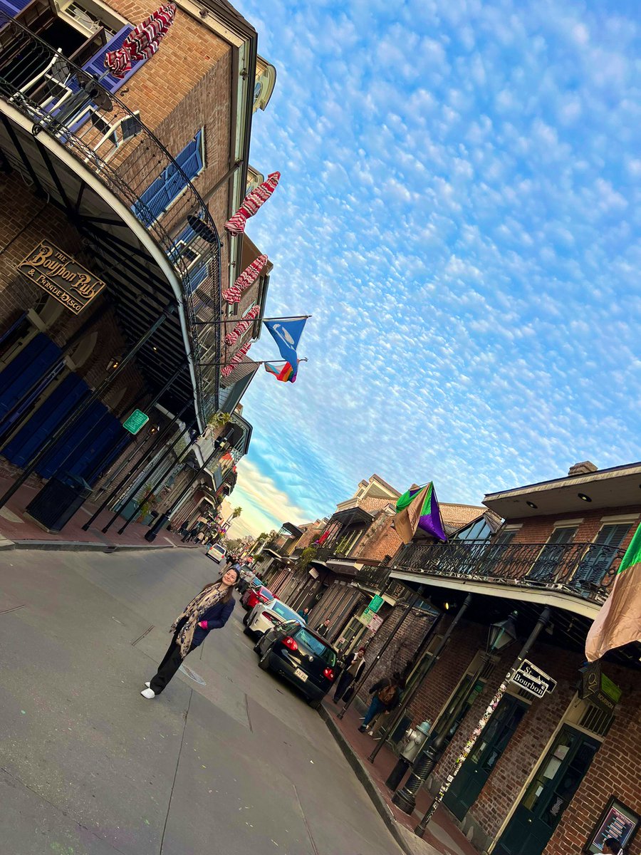 kaptanisema's tweet photo. #AAS243 meeting in #NOLA with ~3500 attendees was an experience. Thanks to SOC and LOC of @AAS_Office for organizing such a magestic event. Looking forward to meeting the high energy folks at the HEAD meeting, during total solar eclipse 🤩 😎#XraysAreTheBestRays #LifeInAcademia https://t.co/zJa4zrFGGo