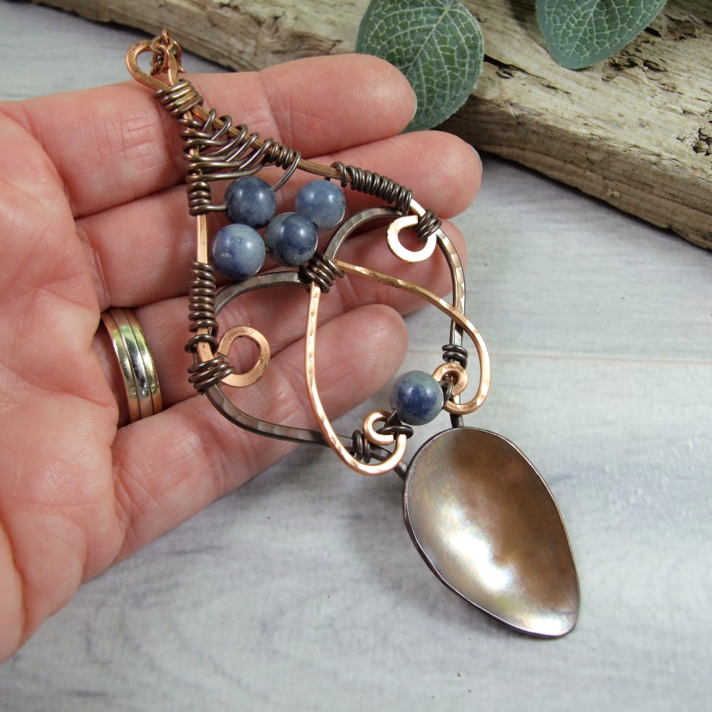 MaxinePring's tweet photo. Artisan Welsh Love Spoon Copper Hanging Decoration with Aventurine https://t.co/kl2eOVZhiL #lovesoon #tbch #tbchboosters https://t.co/3z1sSv2eSF