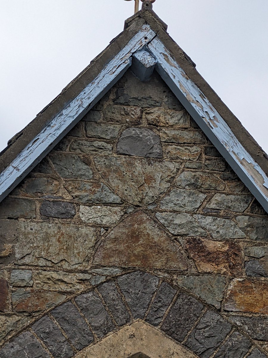 Something a bit unusual for#MementoMoriMonday. Is this intended to be an hourglass is in the masonry above the porch at St Brynach's Dina's Cross, Pembrokeshire?