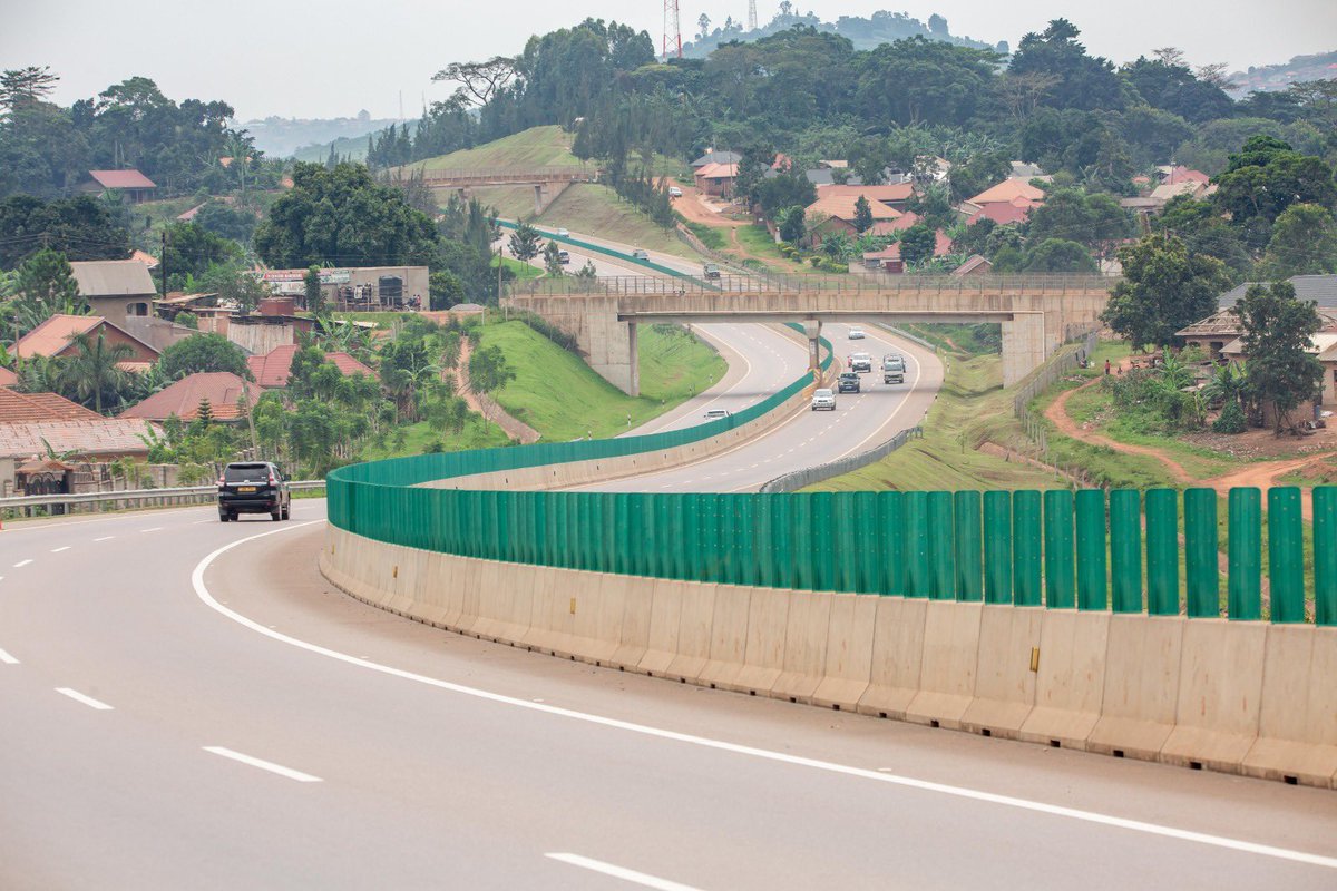 🔖UPDATES

To our esteemed road users, please be informed that the Kampala- Entebbe Expressway is currently operational and open for use.

As you head out, remember to keep left unless overtaking.

Have a safe week! #Roadsafetyug