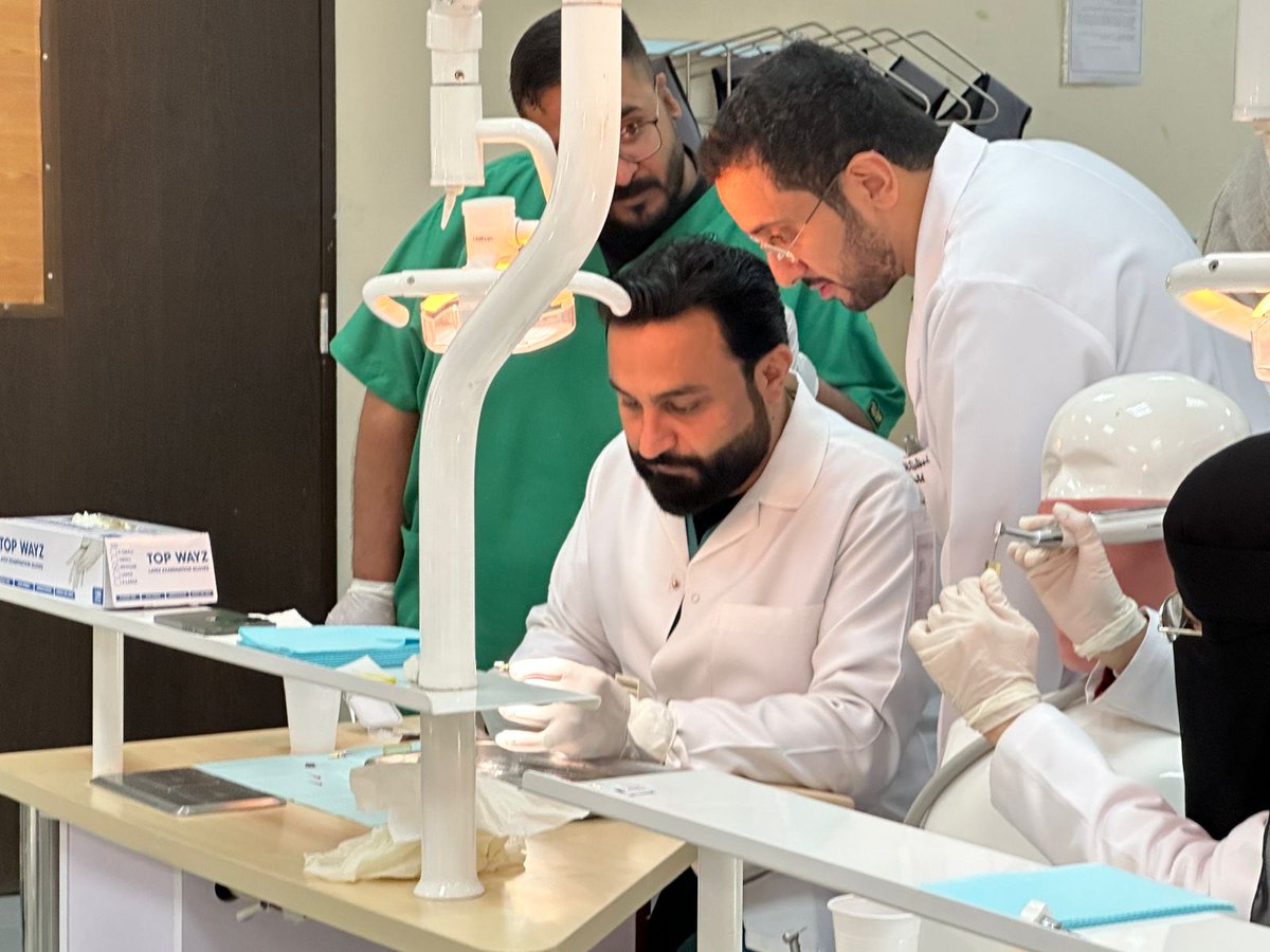 أقامت وحدة تطوير المهارات و التعليم المستمر في #كلية_الرؤية بالرياض ورشة عمل بعنوان:

 احتراف التقنيات الإكلينيه لعلاج جذور ولب الأسنان  "Mastering Advanced Endodontics”

🎤قدمها د. أحمد القحطاني <a href="/dentistmail/">د. أحمد القحطاني</a>
 استشاري علاج الجذور

#مستقبل_التعليم_المتميز