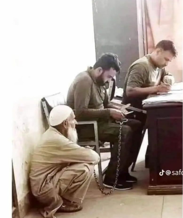 _Maisha_Barlin's tweet photo. جرم تو چھوٹے بڑے سب کرتے ہیں مگر اس دنیا میں غریب ہونا سب سے بڑا جرم ہے.🥀 https://t.co/wv9SAPbssH