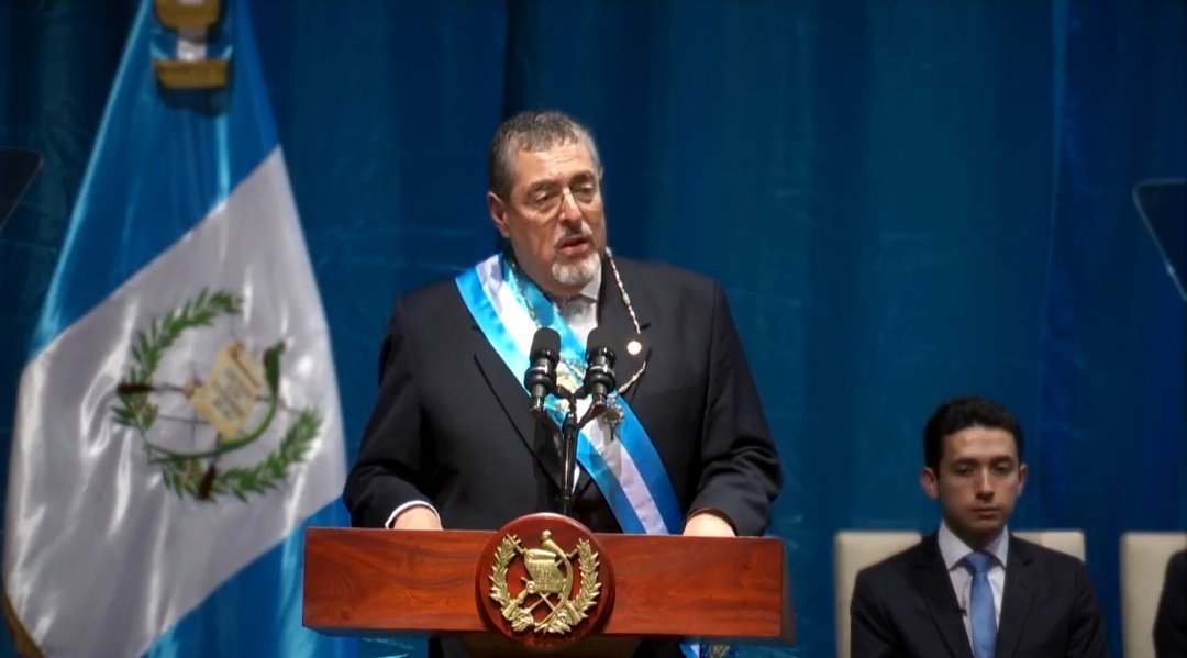 Joshuarmira's tweet photo. #TransicionGT | 🇬🇹 En estos momentos @BArevalodeLeon da su primer discurso como Presidente de la República de Guatemala.
Agradece a la juventud guatemalteca, comunidades ancestrales y la población en general por creer en el proyecto de @msemillagt #TomaDePosesión
@telegrafogt https://t.co/g6DseATdmC