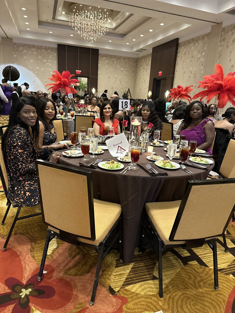 Sharinan5's tweet photo. "Honored to receive the Y Jean Whitley Flame Award from the @brsigmadst it's very much appreciated, and a big shoutout to my amazing team at LORI as this achievement is a testament to our collective effort.✊

#Teamwork #impact #community https://t.co/NgCfCysYBp