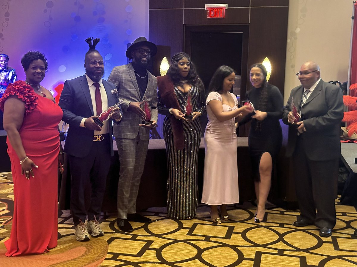 Sharinan5's tweet photo. "Honored to receive the Y Jean Whitley Flame Award from the @brsigmadst it's very much appreciated, and a big shoutout to my amazing team at LORI as this achievement is a testament to our collective effort.✊

#Teamwork #impact #community https://t.co/NgCfCysYBp