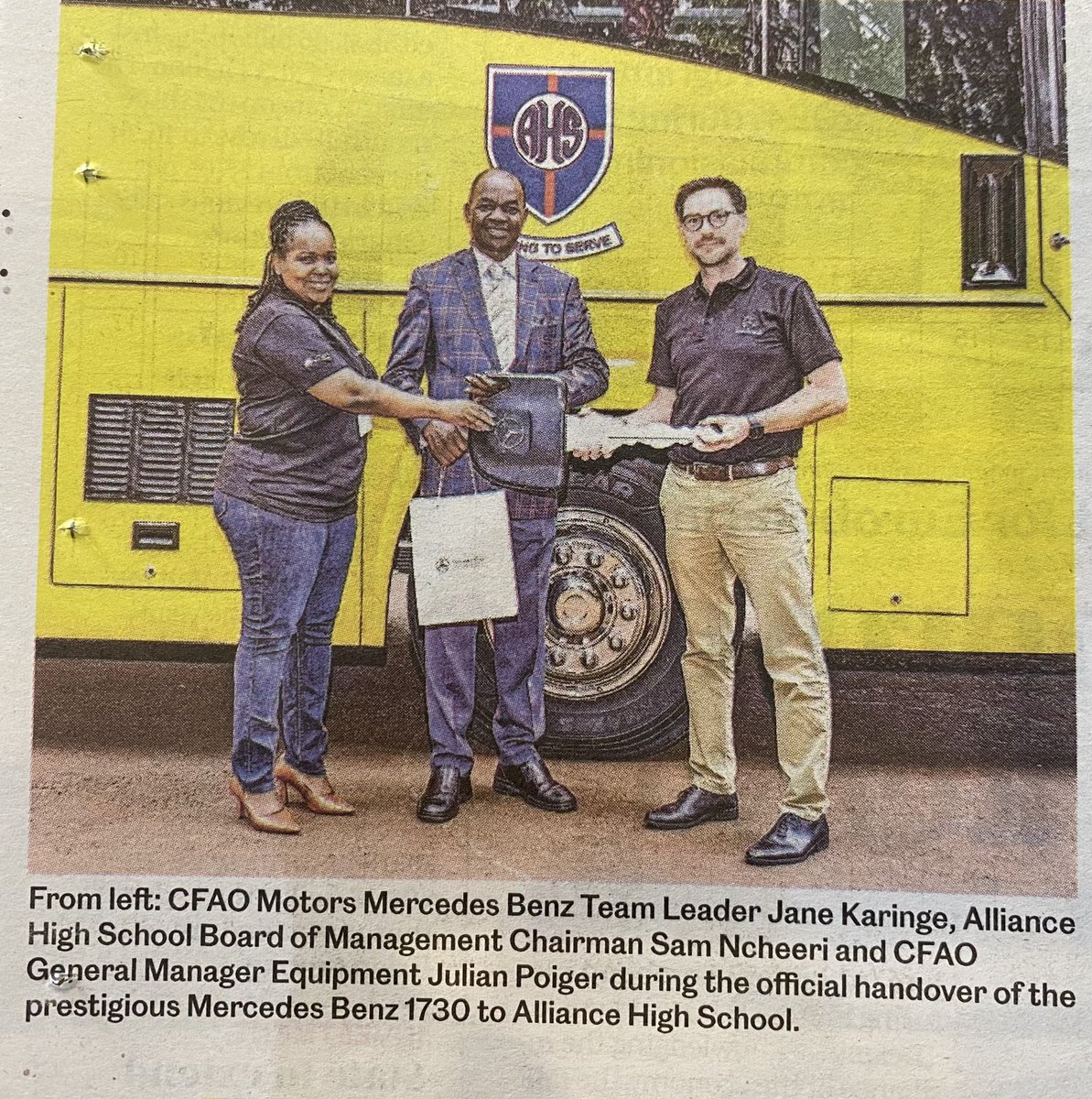 Oyolla's tweet photo. Ruuuuuuun for the hills!
Busherians now have a Mercedes Benz School bus.
#Kotet #Patch #Changes #Manguarians #Chox #Saints #Boma https://t.co/xZU95GvmOz