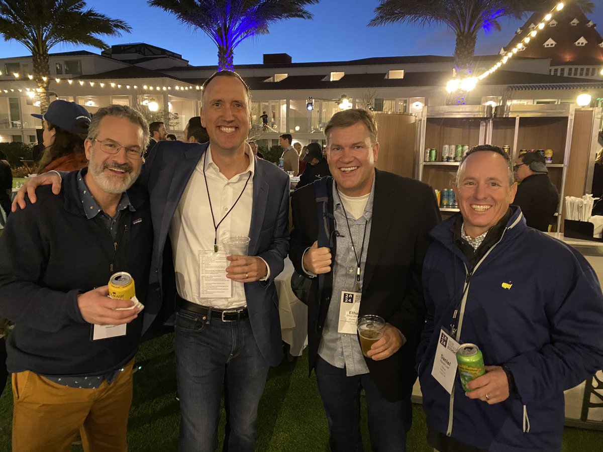 pintsllc's tweet photo. Beer business connections are strong.  A rising tide lifts all boats. #summit #sharingpints https://t.co/E5wxI1Rpn0