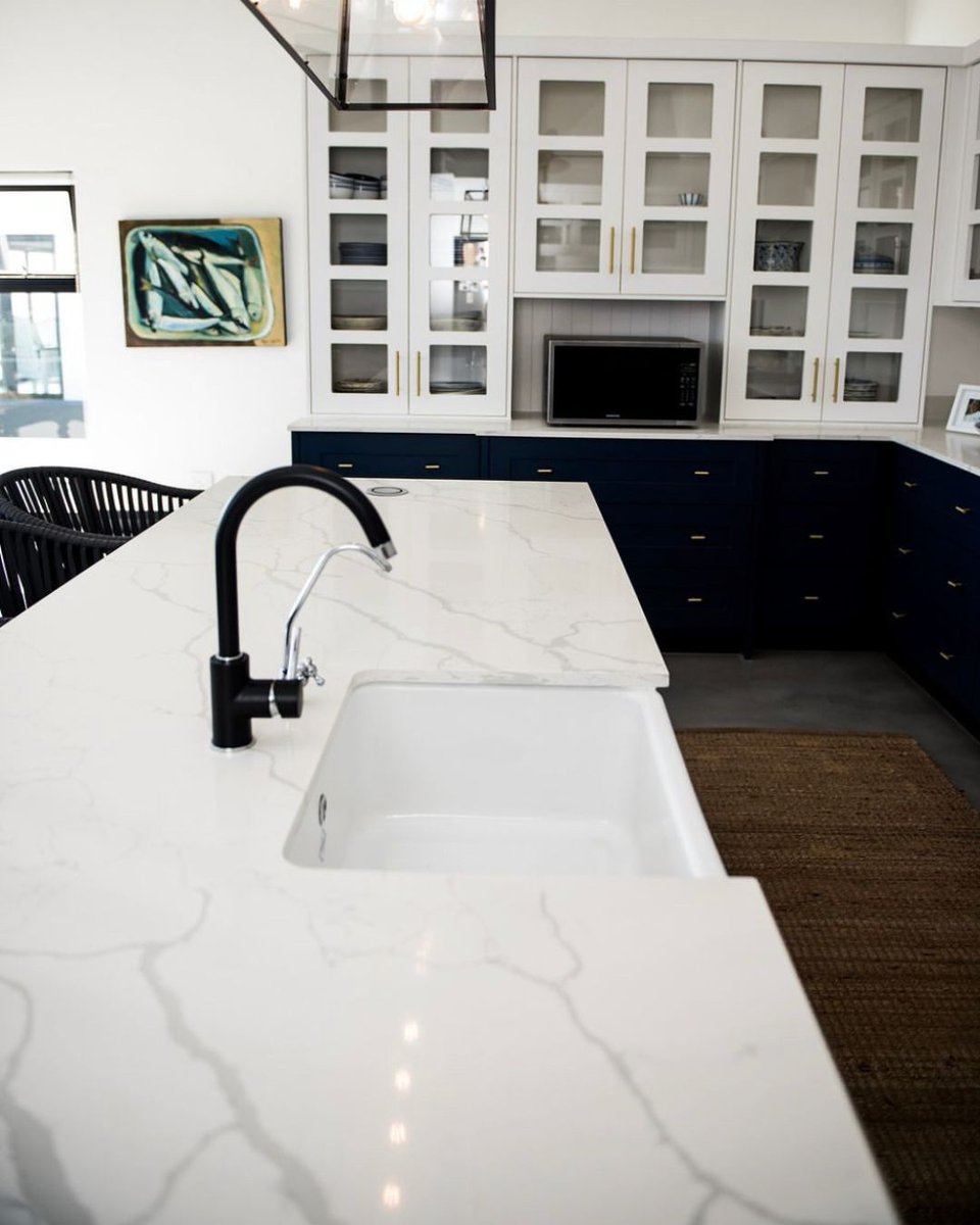 InterslabZA's tweet image. Step into the realm of timeless elegance with this classic white kitchen featuring #EeziQuartz #CalacattaFine. Indulge in affordable luxury without compromising on style &amp;amp; durability. Does your 2024 kitchen dreams look like this? We'd love to know about it... #interslab #kitchens