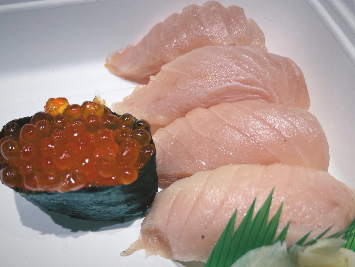 DrewMandaStyle's tweet photo. Brrr it’s cold outside - an evening in with sushi et al avec sake Daiginjo Shizukusake “Juhachidai ihei” from okunomastu brewery #sushi #sake #okunomatsusake #japan #food #dinner https://t.co/07Lq97Mqct