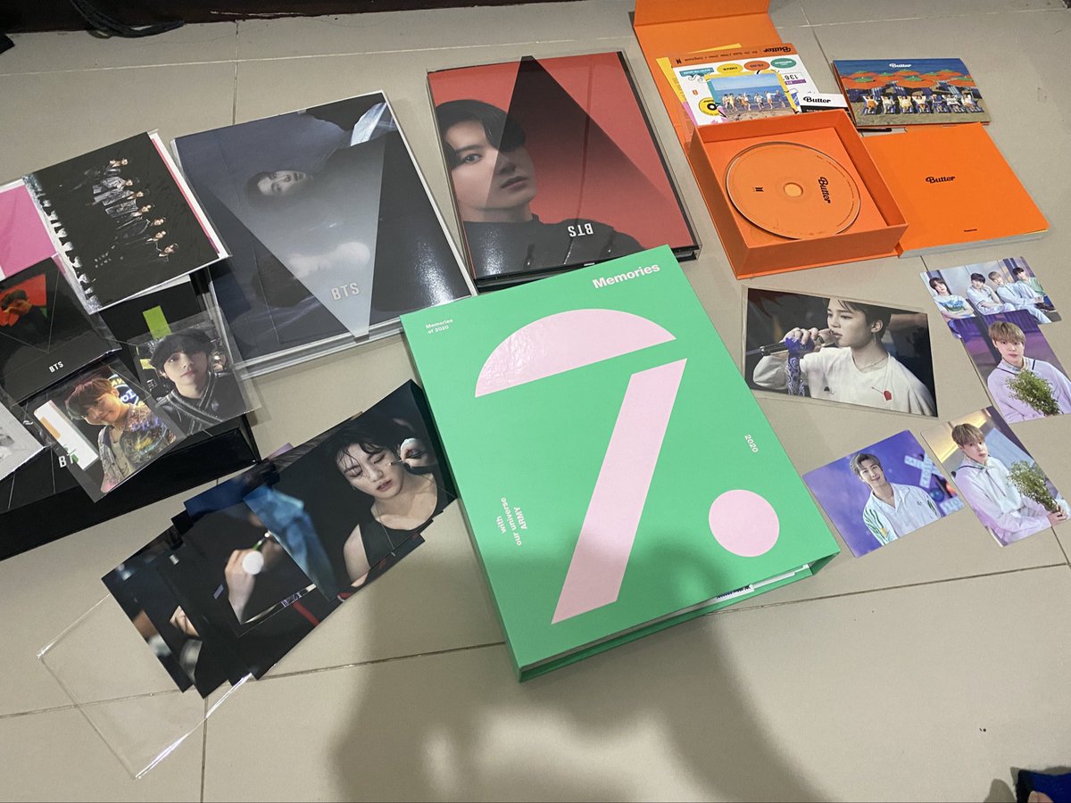 starshopPH_'s tweet photo. wts wants to sell

ONHAND ALL OFFICIAL BTS MERCH
✨ PAUBOS SALE ✨

 ALL: Php 3,900 (negotiable) 

Mop: Gcash or bdo (PAYO) 

Condition: 8.5/10 but overall still in good condition

FREEBIES: BTS Butter album &amp; Official Posters (ang dami nya di ko nabilang ilan)

DM ME. https://t.co/igofFzgqsb
