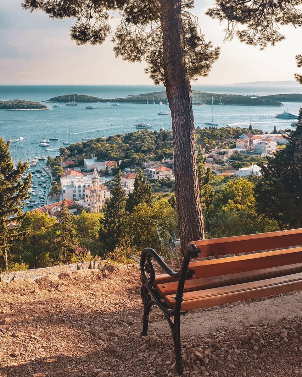 HrvatskaNaDlanu's tweet photo. Have you been to Croatia yet? Let us know your favorite memory from 🇭🇷 @HrvatskaNaDlanu
・・・
📍The Fortica Fortress, Hvar town #Croatia
・・・
👉 https://t.co/ntsODIqpfZ
・・・
#mediterraneanvibes #Hvar #photooftheday #hvartown #VisitHvar #VisitCroatia 📸 @sancalvo_r https://t.co/psCpzUaVZz