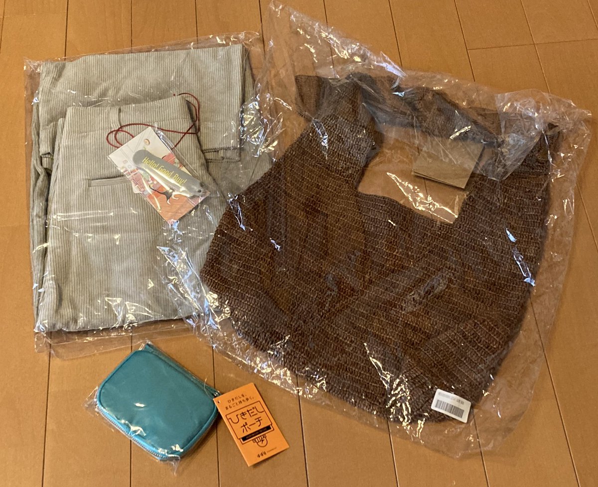 Ankosri's tweet photo. は、は、は、速いっ!
ともあれ感謝、明日はこのパンツ履いて出勤しようかなー♡
ラフィアのバッグ、思ったより目が細かい、自分でコピーして編もうと思ったけどコレは工夫が要るわね。
＃ほぼ日セール
＃Hellogoodbuy https://t.co/TKh4rMPtLC