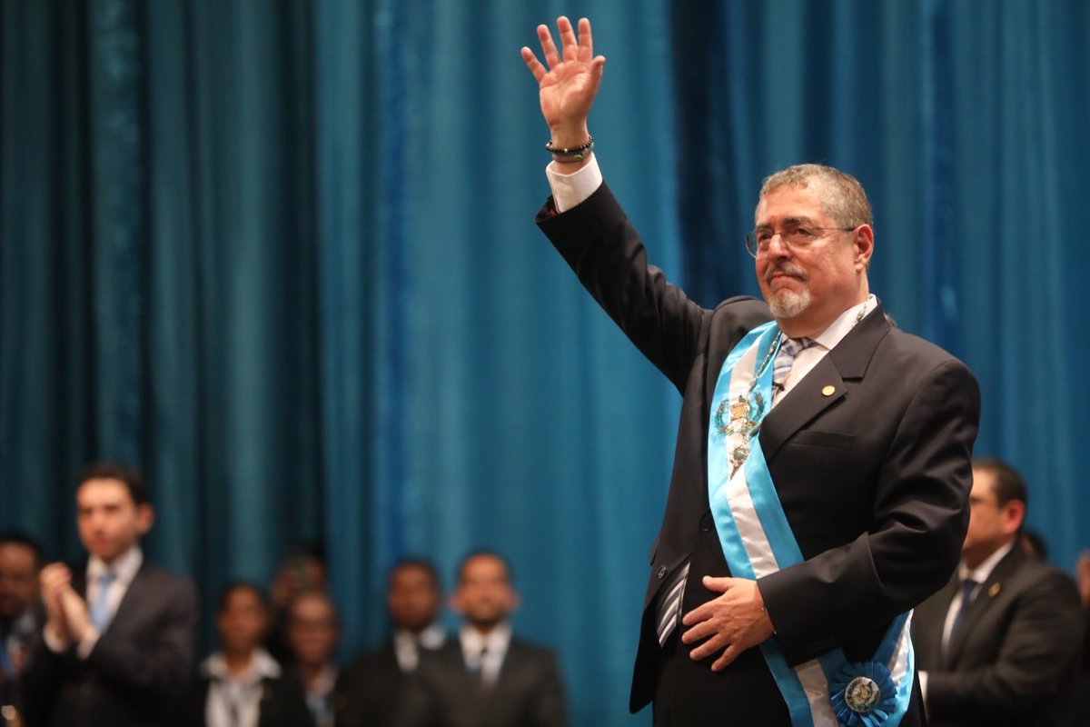 Jahess_'s tweet photo. Saluden al Presidente Constitucional de la República de Guatemala para el período 2024-2028, el Dr. Bernardo Arévalo de León.
Que este sea el inicio de la reconstrucción de la democracia en nuestro país.
#TomaDePosesión
#TransicionGT
#TransmisiónDeMandoGT https://t.co/orJQVFcIor