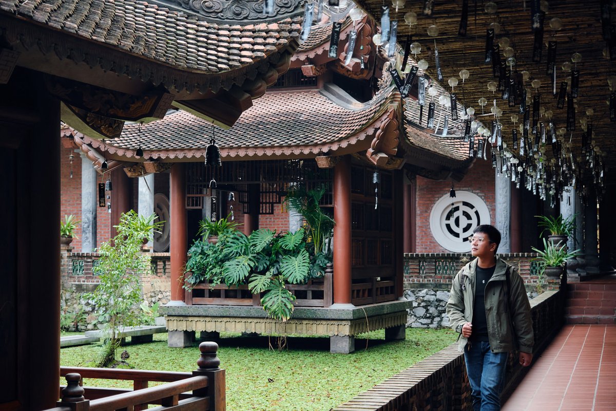 TravelKayla's tweet photo. Dia Tang Phi Lai Tu - Pure Land of Humanity   🍃🍃
A #temple with exquisite architecture. This place is famous for the 12 circles drawn on the white gravel ground   symbolizing the Twelve Links of Interdependent arising. #vietnamtravel #vietnam #traveling #vietnampagoda https://t.co/8kgHb7l6ya