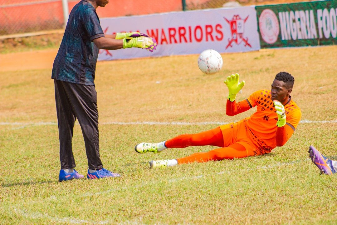 OsayiKingdom's tweet photo. Romans 8 vs 18 the pain you're having today can't be compared to the Joy and happiness of Tomorrow. A bad day doesn't define a man. Good too meet some friends. frame 2 is myself with another @mfmfclagos product #Arinze a Joy to watch. #mfmfc has produce so much to be forgotten!! https://t.co/9azzbrcork