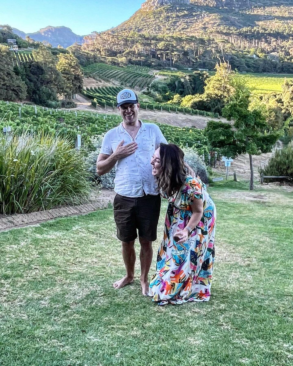 YesReallyAngel's tweet photo. Our first date was on this wine farm 3.5 months ago. 
We sat on this lawn and got to know each other for SEVEN HOURS, (which was a shock when we remembered to look at the time)

Yesterday we returned to the scene of the crime, with friends and laughter, together 🩷🥰 https://t.co/gGGQCREnsC