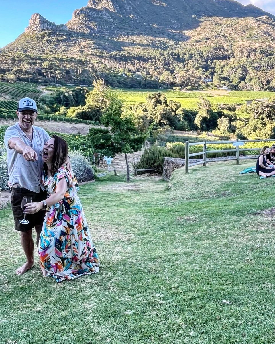 YesReallyAngel's tweet photo. Our first date was on this wine farm 3.5 months ago. 
We sat on this lawn and got to know each other for SEVEN HOURS, (which was a shock when we remembered to look at the time)

Yesterday we returned to the scene of the crime, with friends and laughter, together 🩷🥰 https://t.co/gGGQCREnsC
