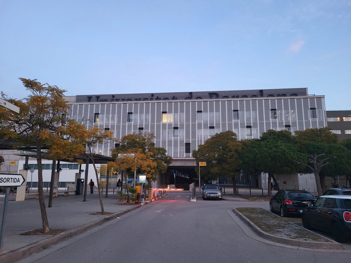 Y van 6 años, amanece en #Barcelona y todo listo para la semana presencial de nuestro máster en #humanización en asistencia sanitaria:
1️⃣Los mejores docentes, que siguen a pie de cama
2️⃣La mejor universidad pública, la <a href="/UniBarcelona/">Universitat de Barcelona</a>
3️⃣Humo fuera
4️⃣Escepticos, os esperamos!
🙌🏼🙌🏼🙌🏼