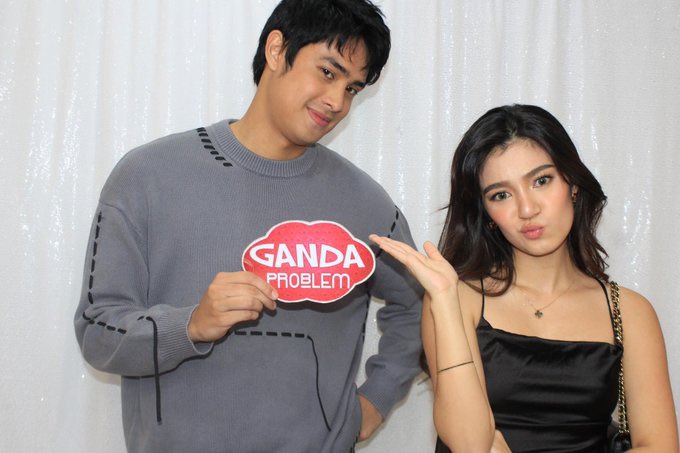 BondelleEnjoyer's tweet photo. AGREED. Donny who’s a simp for Belle’s beauty🤪 #DonBelle 

“Ang ganda niya. Kahit dapat di siya maganda, ang ganda niya.”
“Yung kumanta ng Tanging Dahilan maganda.”

HAHAHAHAHAHAH BELLE SIMP https://t.co/PlkYEwrLWL