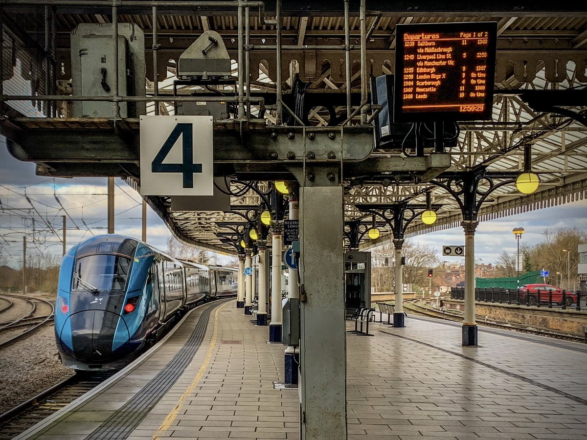 miles_chains's tweet image. Platform 4 at York Station, where not too long ago the sound of the 68 would fill the air, waiting to take you to Scarborough. Not anymore, we’ve moved on from those terrible smelly diesel locomotives, welcome to the future…🙄 No thanks. #Class802 #York