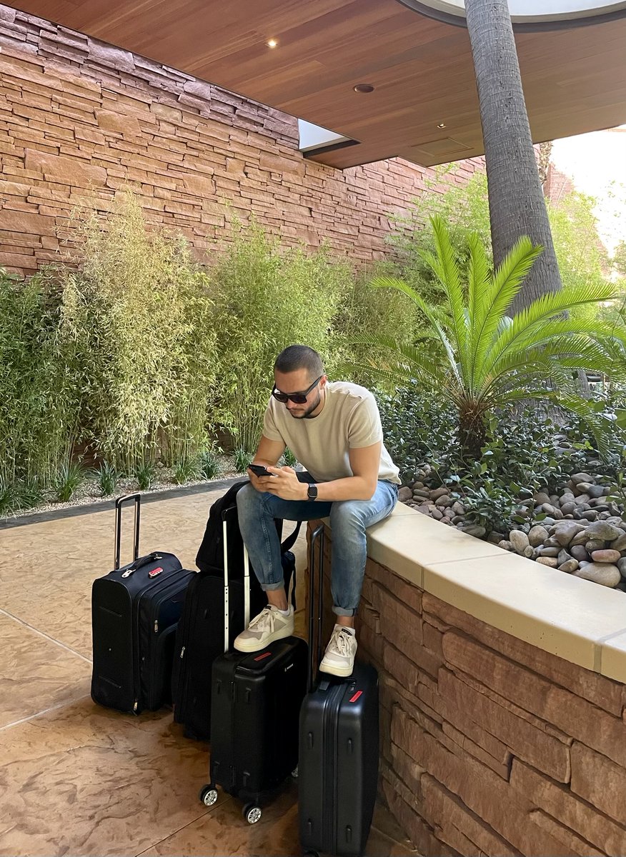 CBriciu's tweet photo. What means work-life balance to you?

My take on it - https://t.co/zC49AVs8cY

#worklifebalance #linkedin https://t.co/pWDatCulry