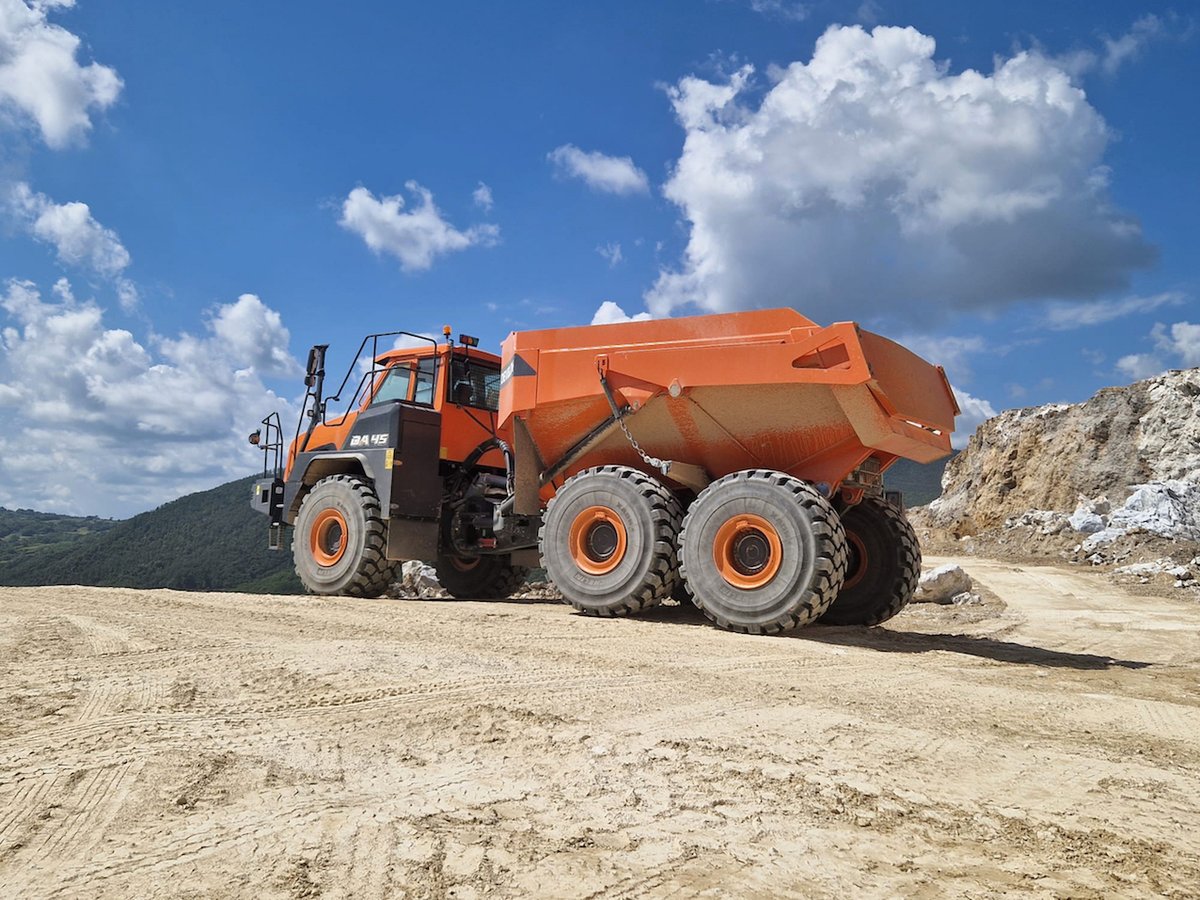 PMV_ME's tweet image. First Develon DA45-7 articulated dump truck sold in Italy to chalk quarry
Permanent six-wheel-drive Develon DA45-7 model chosen for its features 

Read it here: zurl.co/r4p0 
@Develon Europe @Develon Asia #develon #dumptruck #quarry #quarrying #dumper #earthmoving